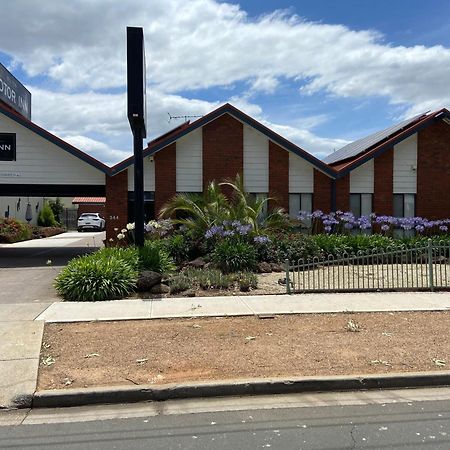 Melton Motor Inn And Apartments Exterior foto